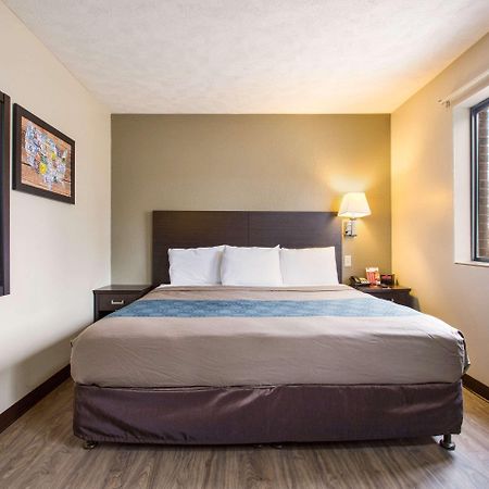 Red Lion Inn & Suites Olathe Kansas City Buitenkant foto