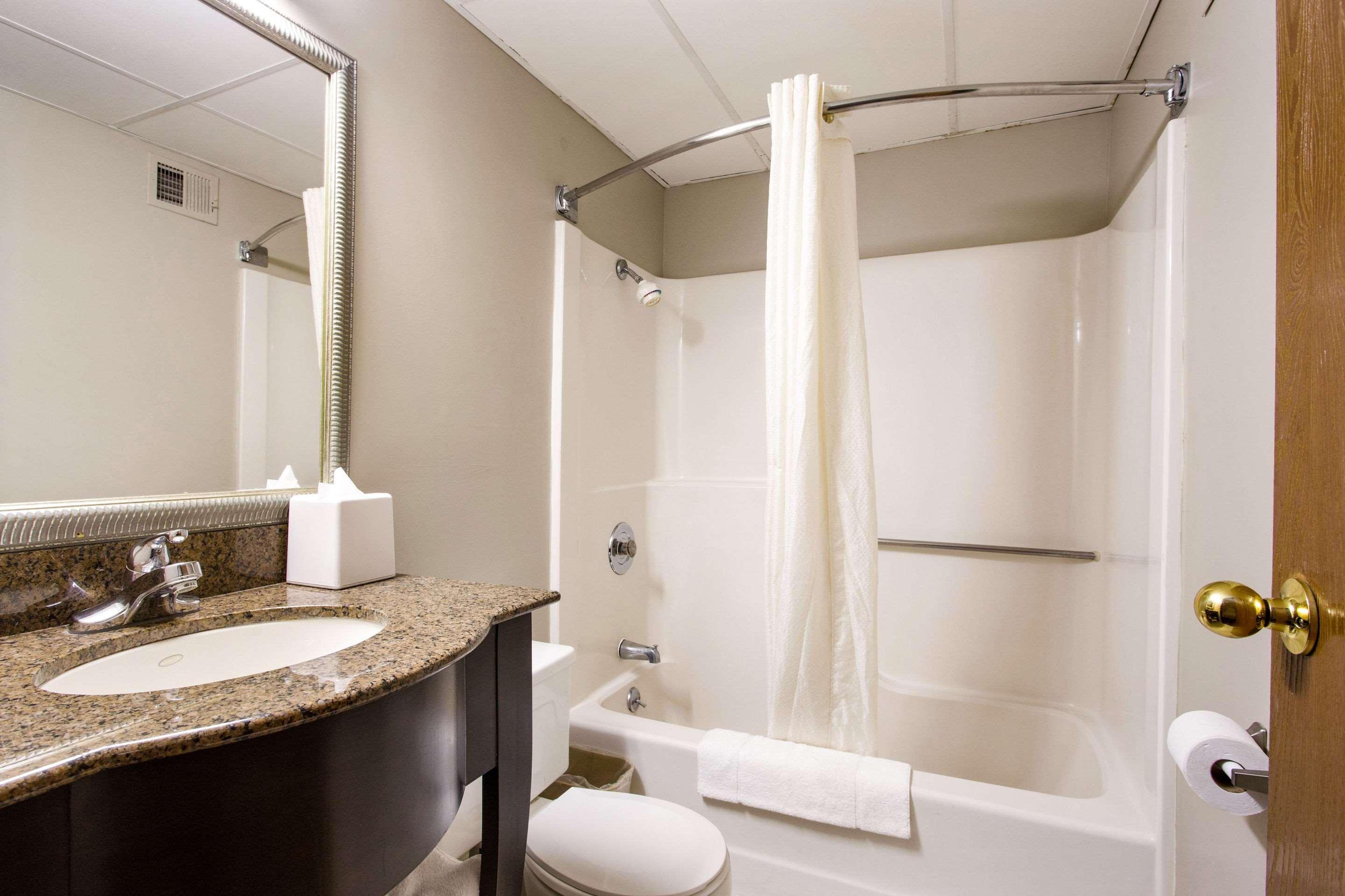 Red Lion Inn & Suites Olathe Kansas City Buitenkant foto